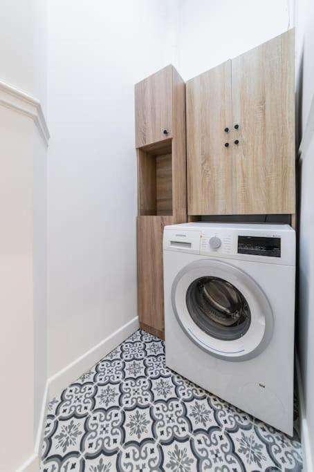 Haussmannian Apartment, Near Champs-Elysees Paris Exterior photo