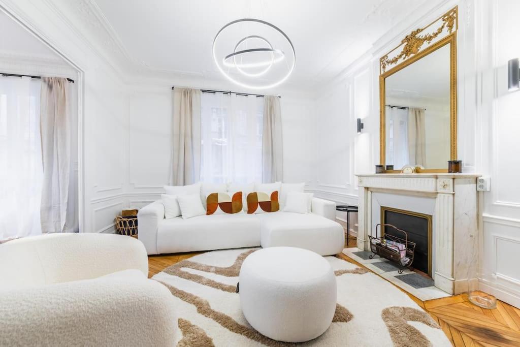 Haussmannian Apartment, Near Champs-Elysees Paris Exterior photo